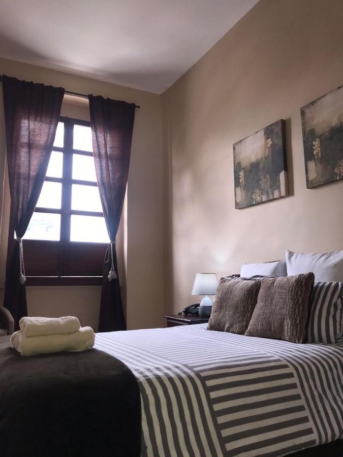 Hotel En El Centro Historico Cuenca Luaran gambar
